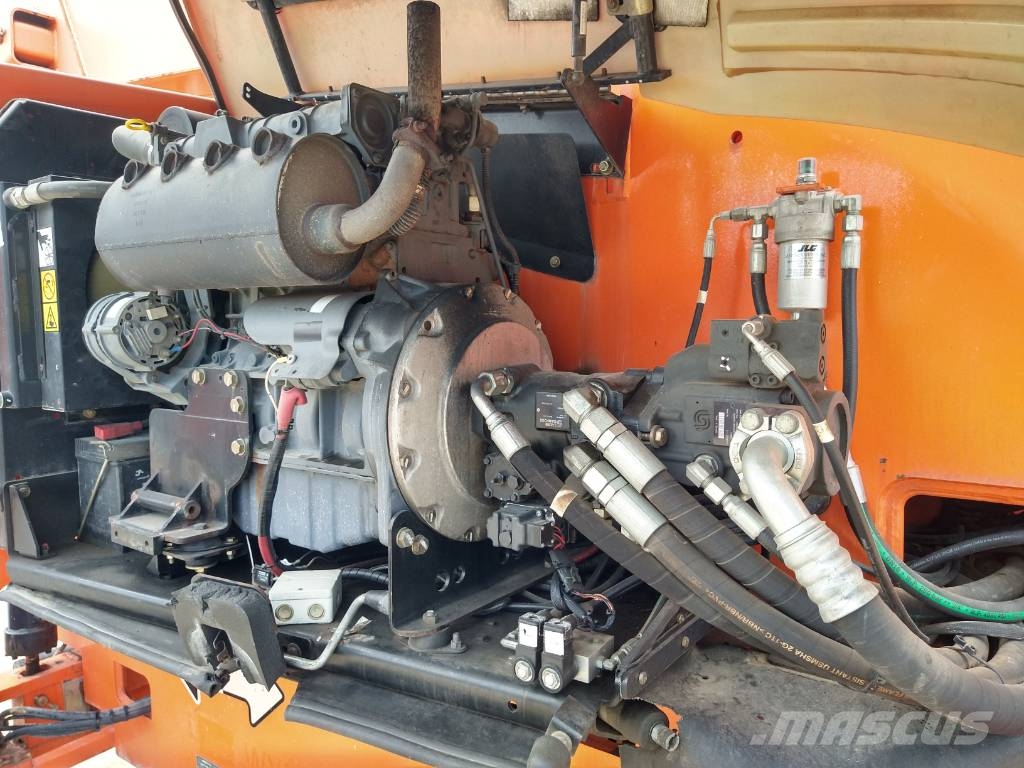 JLG 800 AJ (698) Iseliikuvad poomtõstukid
