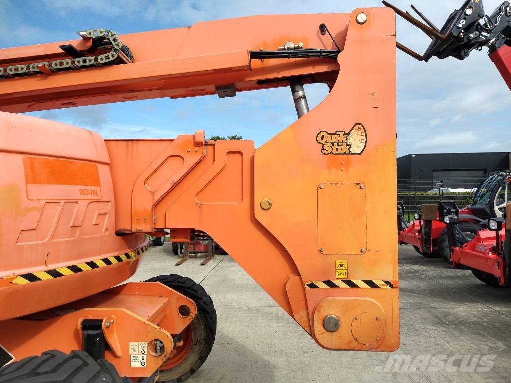 JLG 800 AJ (698) Iseliikuvad poomtõstukid