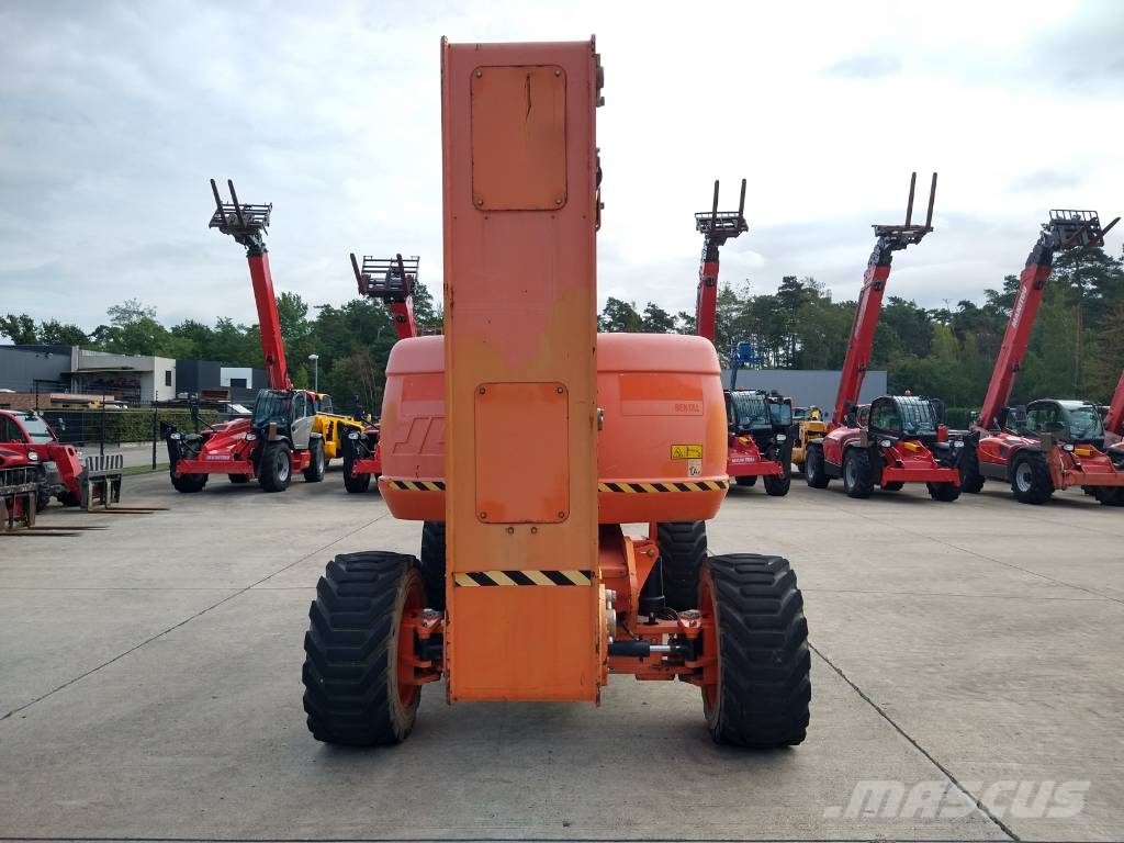 JLG 800 AJ (698) Iseliikuvad poomtõstukid