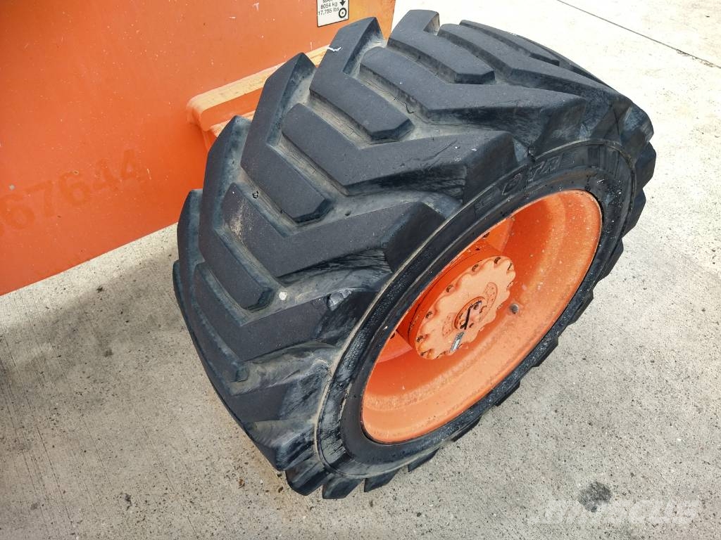 JLG 800 AJ (698) Iseliikuvad poomtõstukid