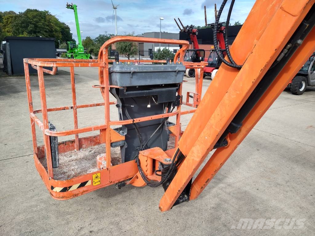 JLG 800 AJ (698) Iseliikuvad poomtõstukid
