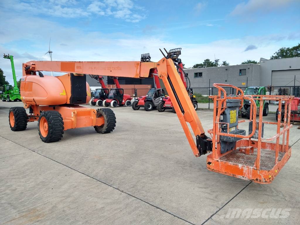 JLG 800 AJ (698) Iseliikuvad poomtõstukid