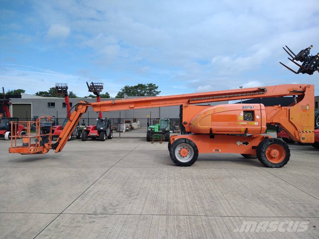 JLG 800 AJ (698) Iseliikuvad poomtõstukid