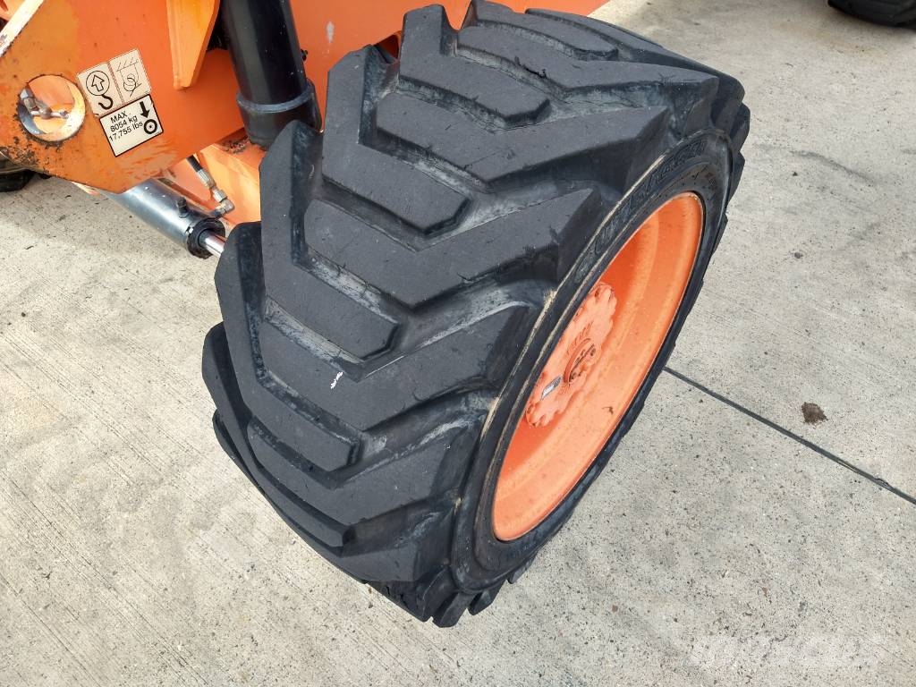 JLG 800 AJ (698) Iseliikuvad poomtõstukid
