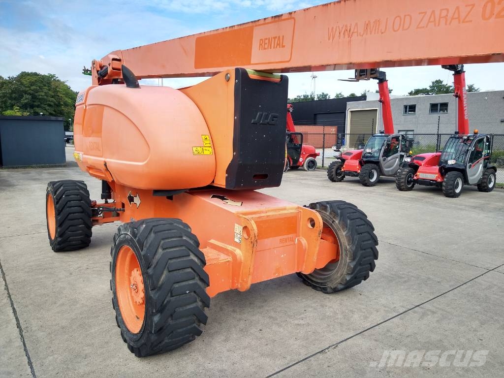 JLG 800 AJ (698) Iseliikuvad poomtõstukid