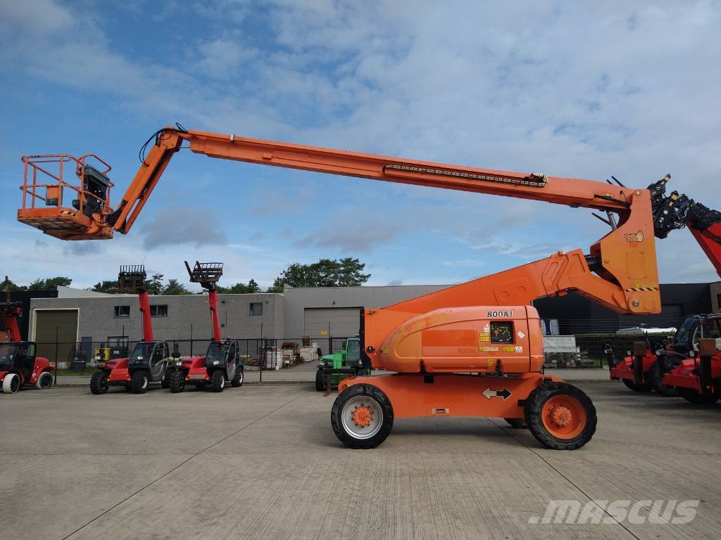 JLG 800 AJ (698) Iseliikuvad poomtõstukid