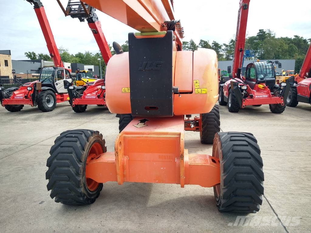 JLG 800 AJ (698) Iseliikuvad poomtõstukid