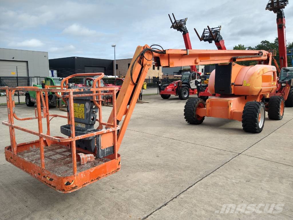 JLG 800 AJ (698) Iseliikuvad poomtõstukid