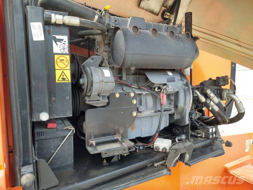 JLG 800 AJ (698) Iseliikuvad poomtõstukid