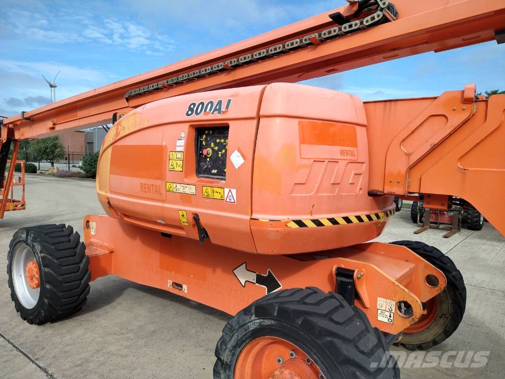 JLG 800 AJ (698) Iseliikuvad poomtõstukid