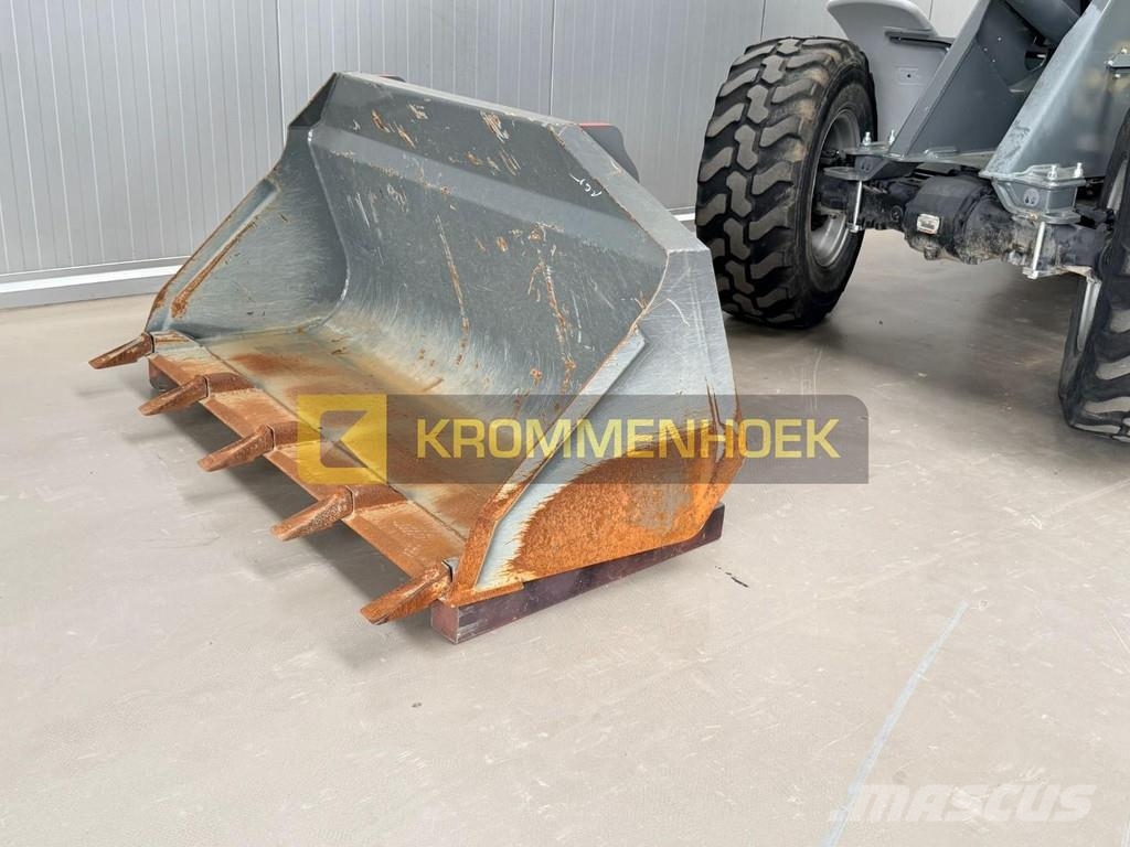 Kramer 5050 لوادر بعجل