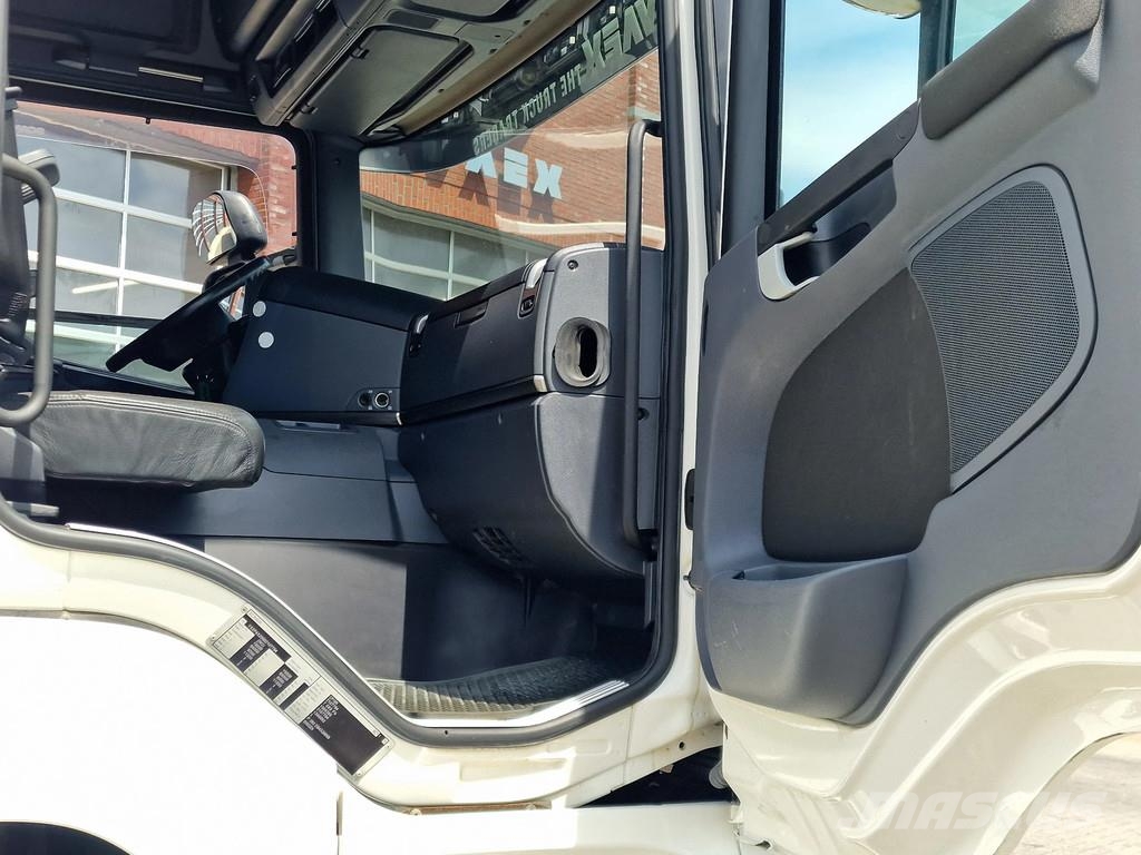 Scania P280 4x2 - Box with sidedoors - Zepro loadlift - F Фургони
