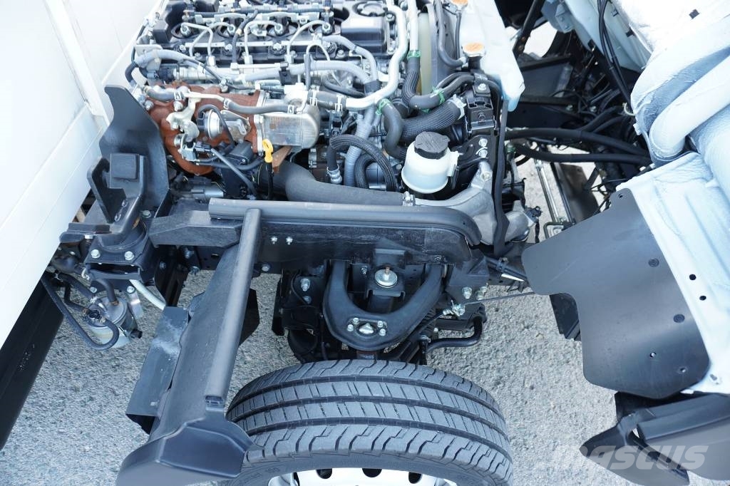 Nissan NT400 CARROCERIA CERRADA EXPOSITOR MOVIL Samochody ciężarowe ze skrzynią zamkniętą