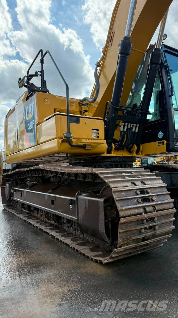 CAT 320 FL // BJ. 2017 / 13256H/Klima/SW/3 Löffel Rupsgraafmachines