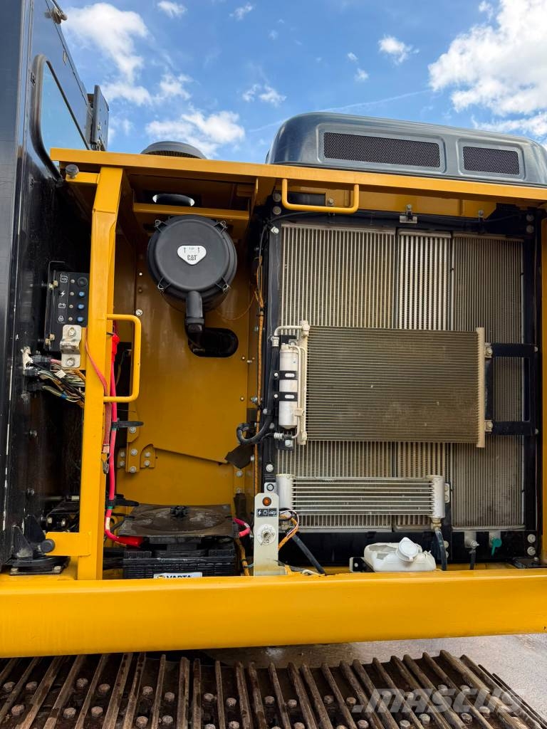 CAT 320 FL // BJ. 2017 / 13256H/Klima/SW/3 Löffel Rupsgraafmachines