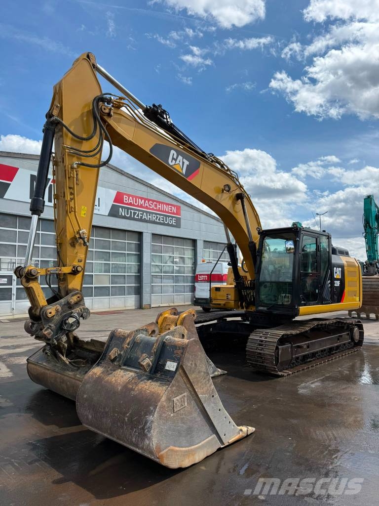 CAT 320 FL // BJ. 2017 / 13256H/Klima/SW/3 Löffel Rupsgraafmachines