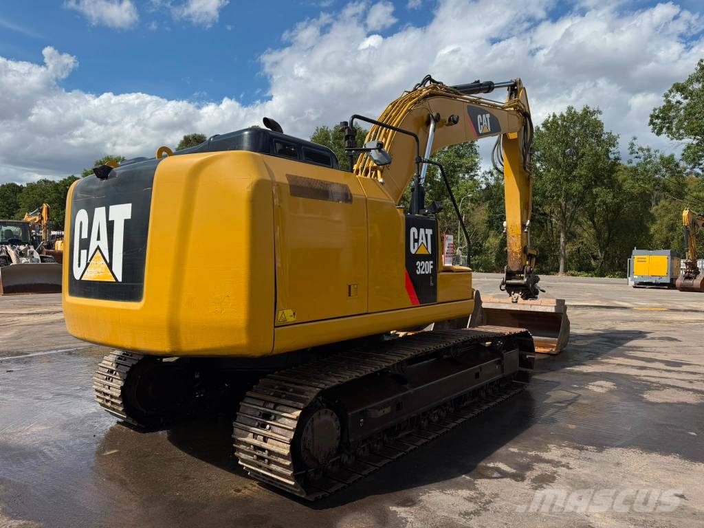 CAT 320 FL // BJ. 2017 / 13256H/Klima/SW/3 Löffel Rupsgraafmachines
