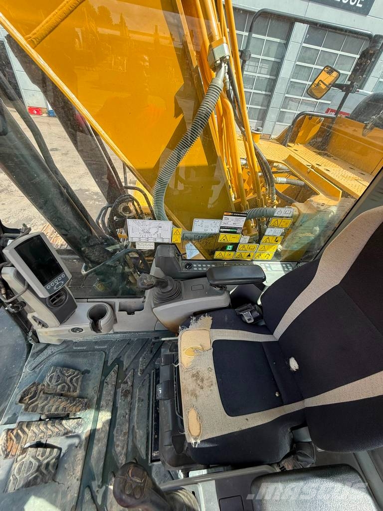 CAT 320 FL // BJ. 2017 / 13256H/Klima/SW/3 Löffel Rupsgraafmachines