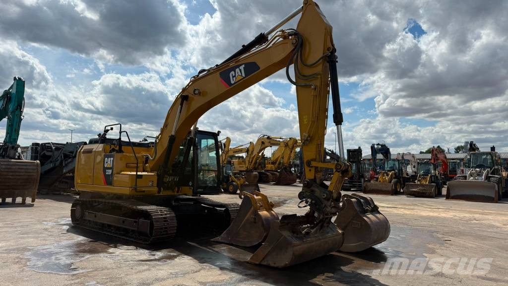 CAT 320 FL // BJ. 2017 / 13256H/Klima/SW/3 Löffel Rupsgraafmachines