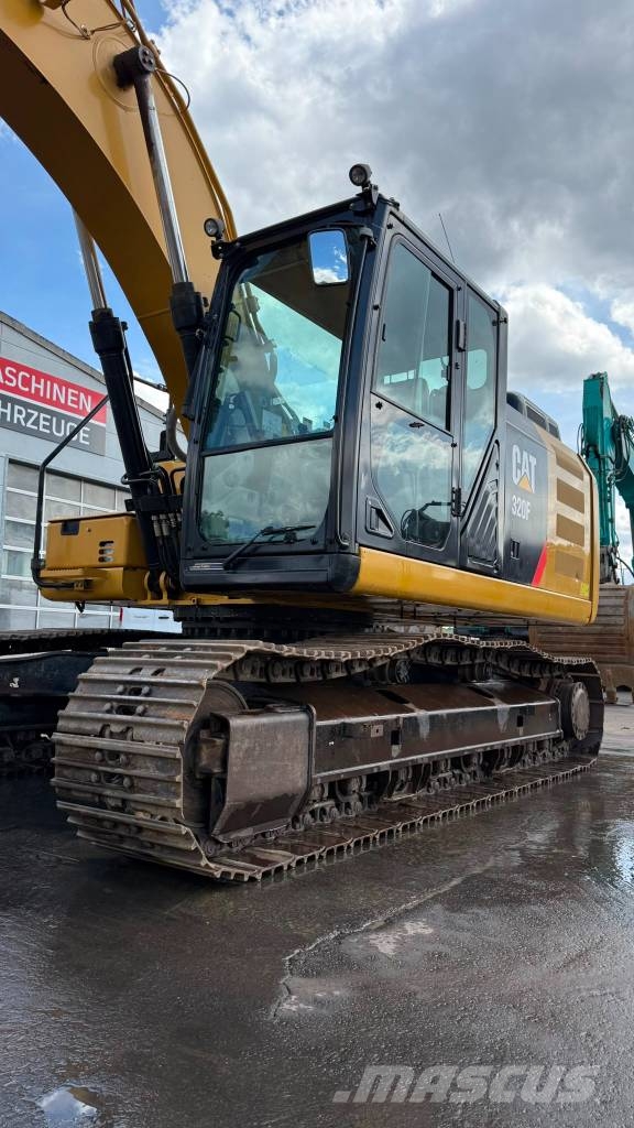CAT 320 FL // BJ. 2017 / 13256H/Klima/SW/3 Löffel Rupsgraafmachines