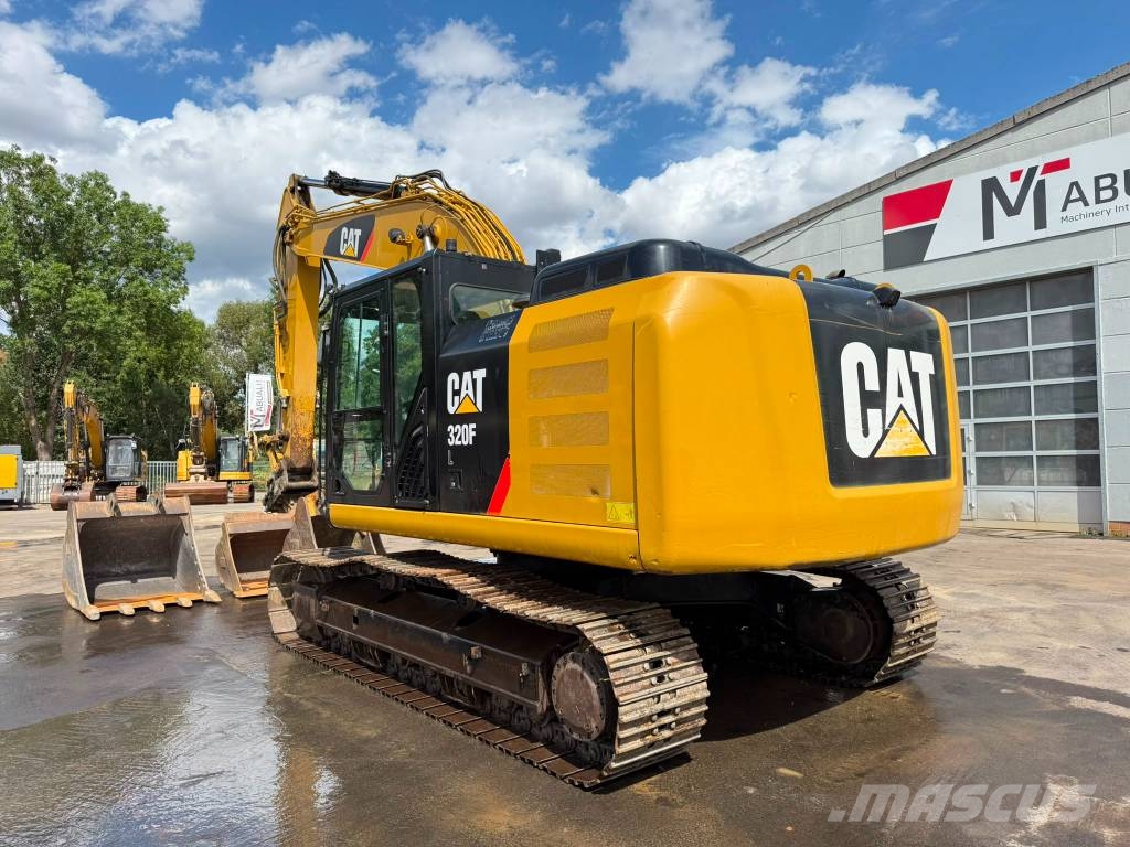 CAT 320 FL // BJ. 2017 / 13256H/Klima/SW/3 Löffel Rupsgraafmachines