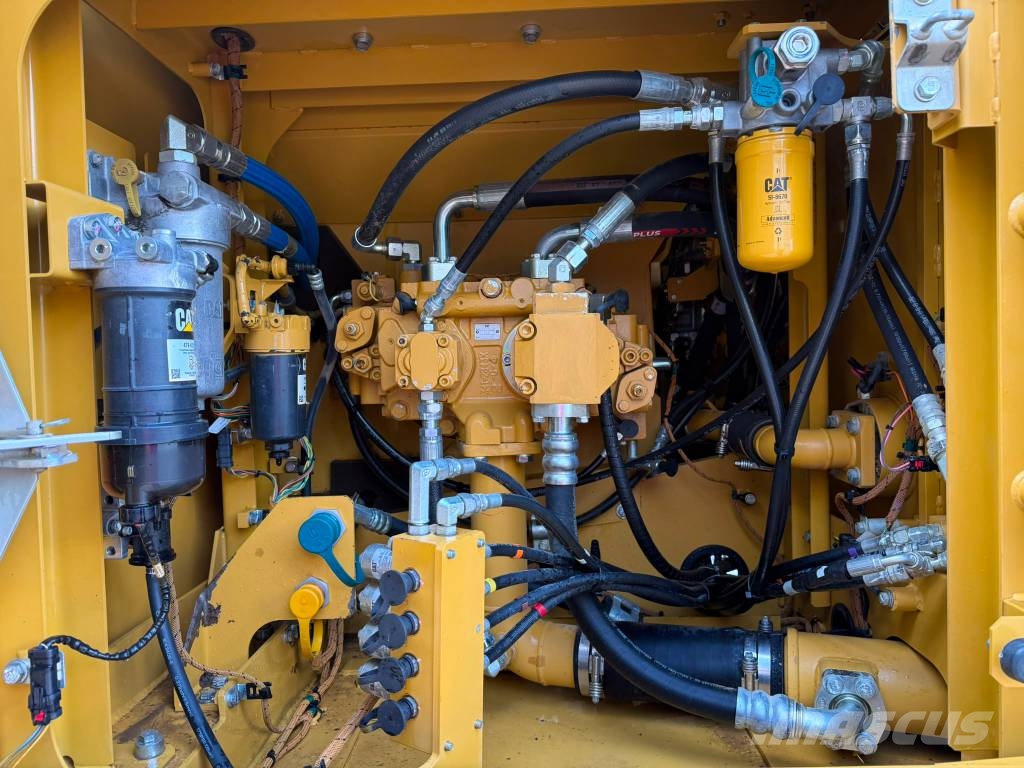 CAT 320 FL // BJ. 2017 / 13256H/Klima/SW/3 Löffel Rupsgraafmachines