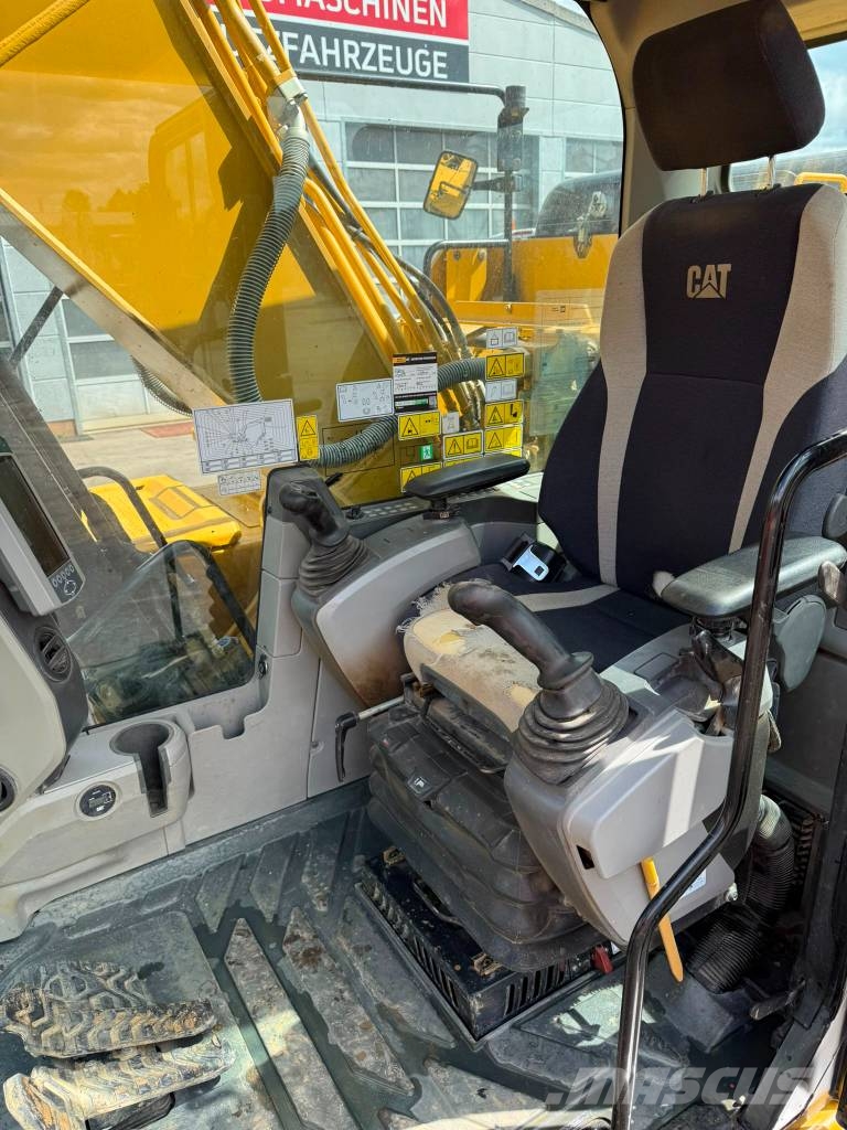 CAT 320 FL // BJ. 2017 / 13256H/Klima/SW/3 Löffel Rupsgraafmachines