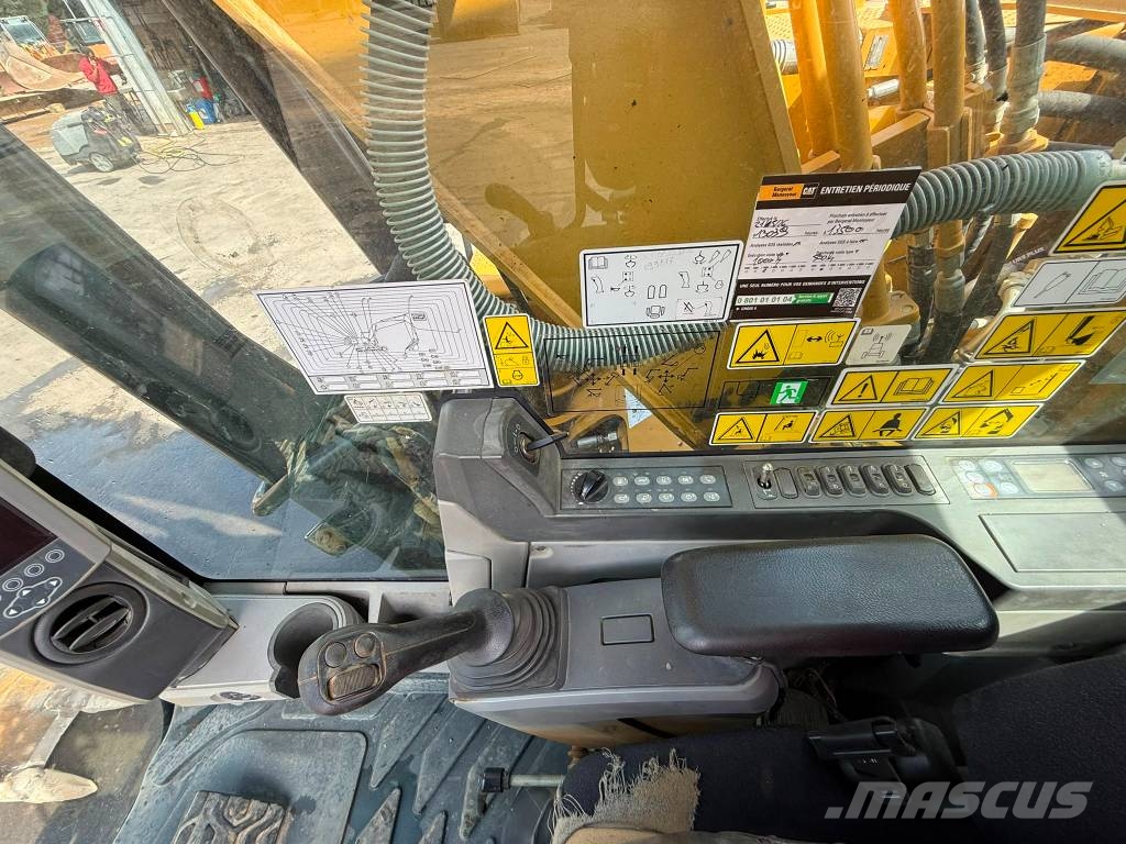 CAT 320 FL // BJ. 2017 / 13256H/Klima/SW/3 Löffel Rupsgraafmachines