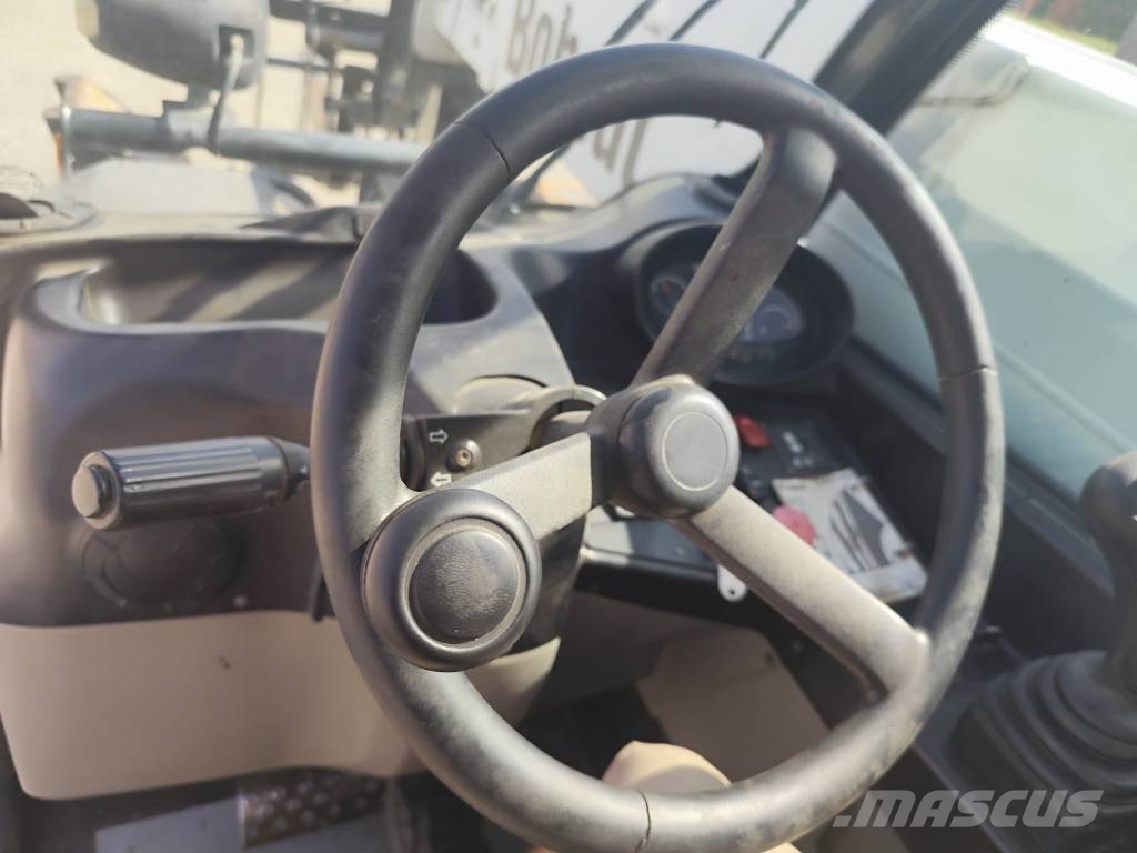 Bobcat T 40.140 مناولات متداخلة