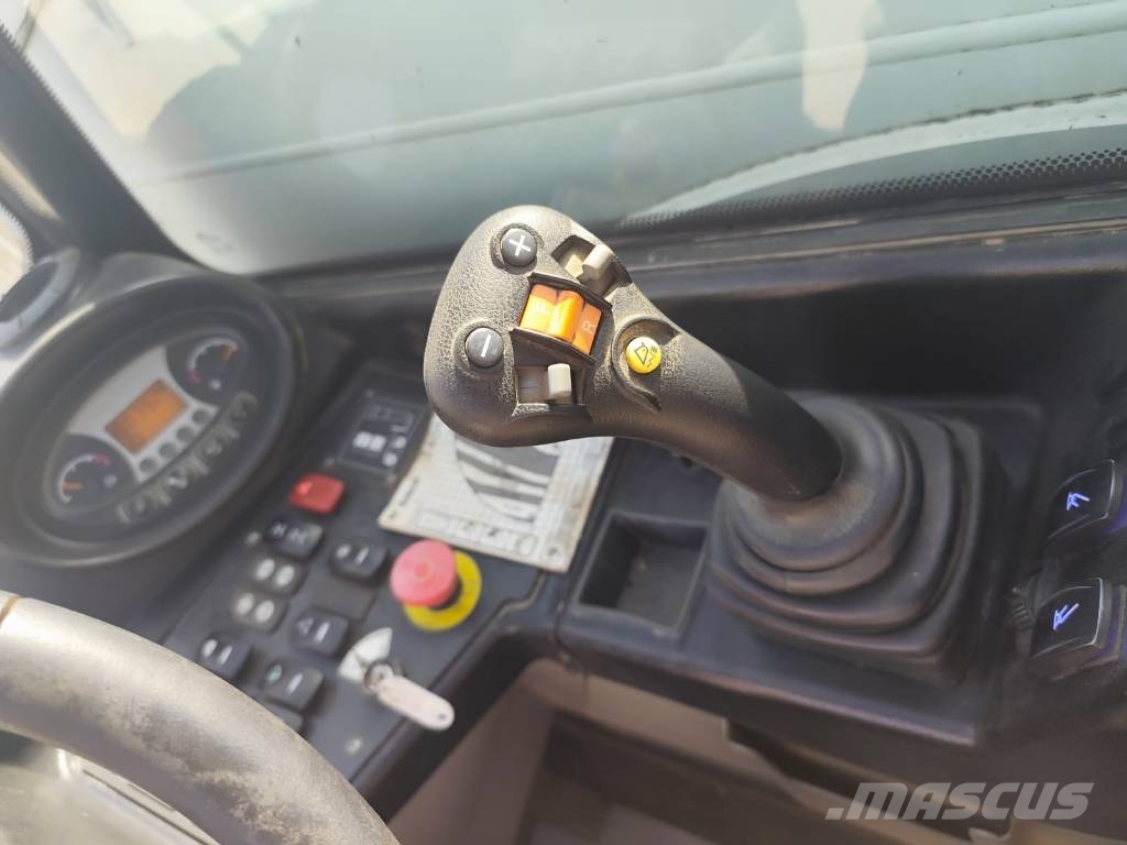 Bobcat T 40.140 مناولات متداخلة