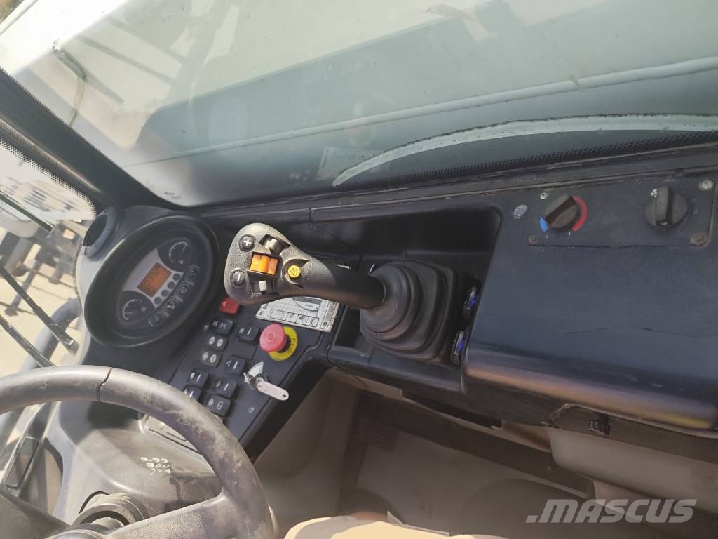 Bobcat T 40.140 مناولات متداخلة