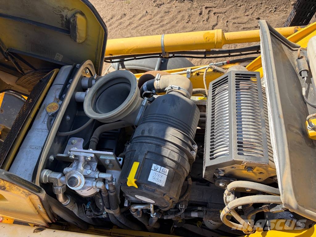 Komatsu WB 93 R-8 Ekskavatoriniai krautuvai