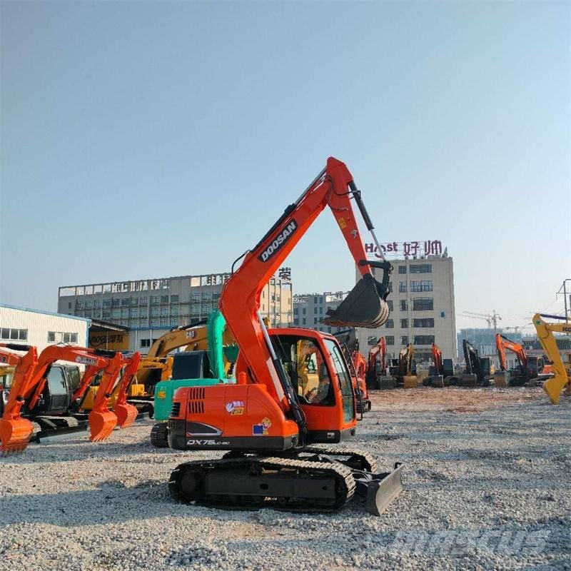 Doosan DX75 Pelle sur chenilles