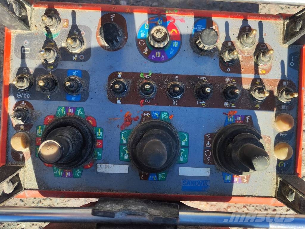 Sandvik DC 400 RI 鑽孔機