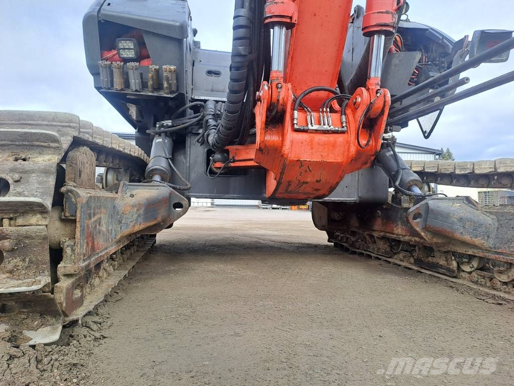 Sandvik DC 400 RI 鑽孔機