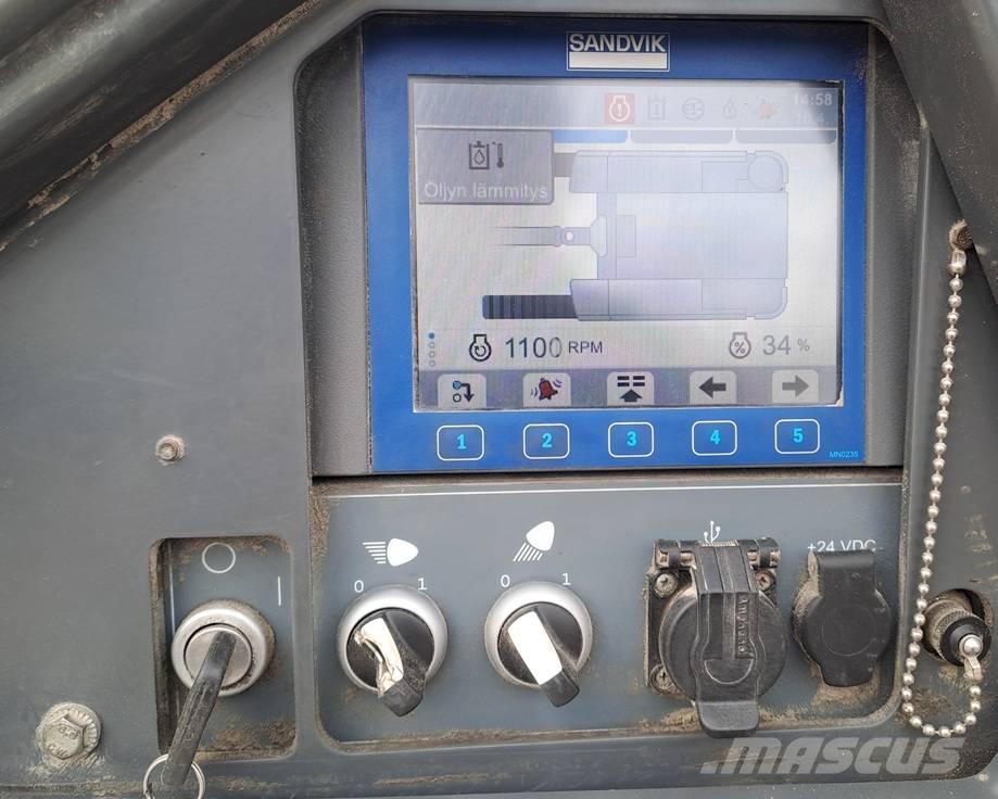 Sandvik DC 400 RI 鑽孔機