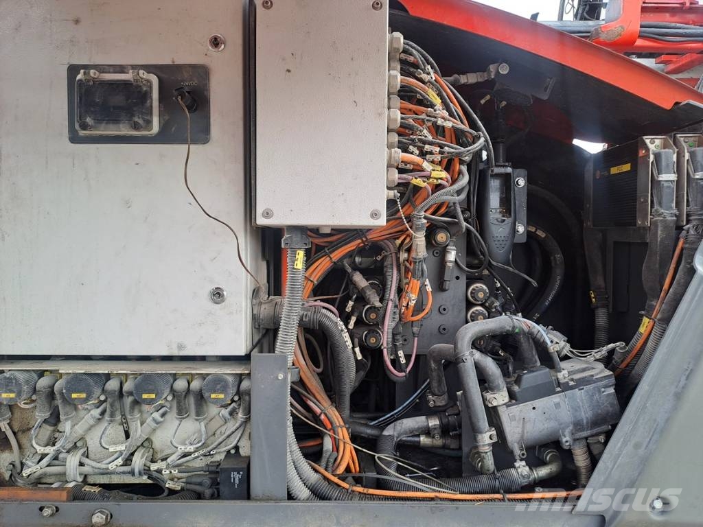 Sandvik DC 400 RI 鑽孔機