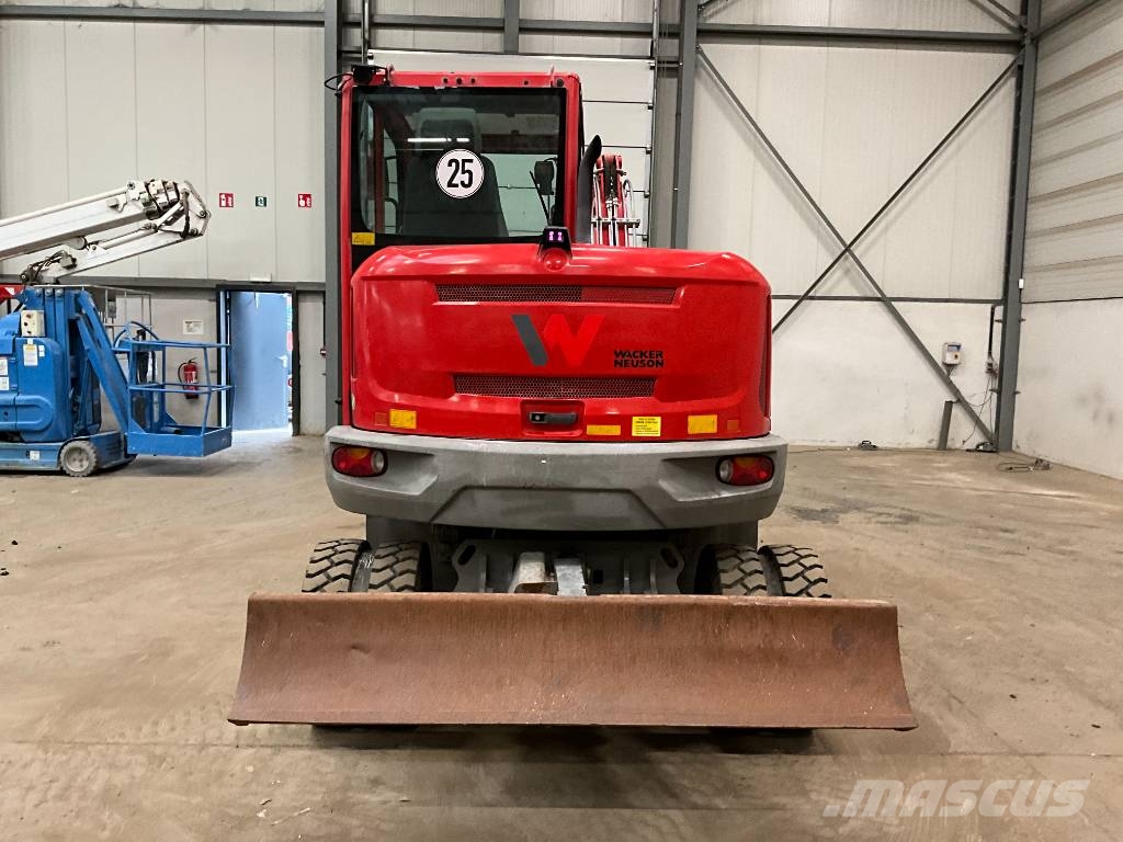 Neuson EW 65 Wielgraafmachines