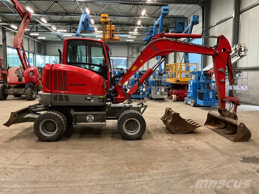 Neuson EW 65 Wielgraafmachines