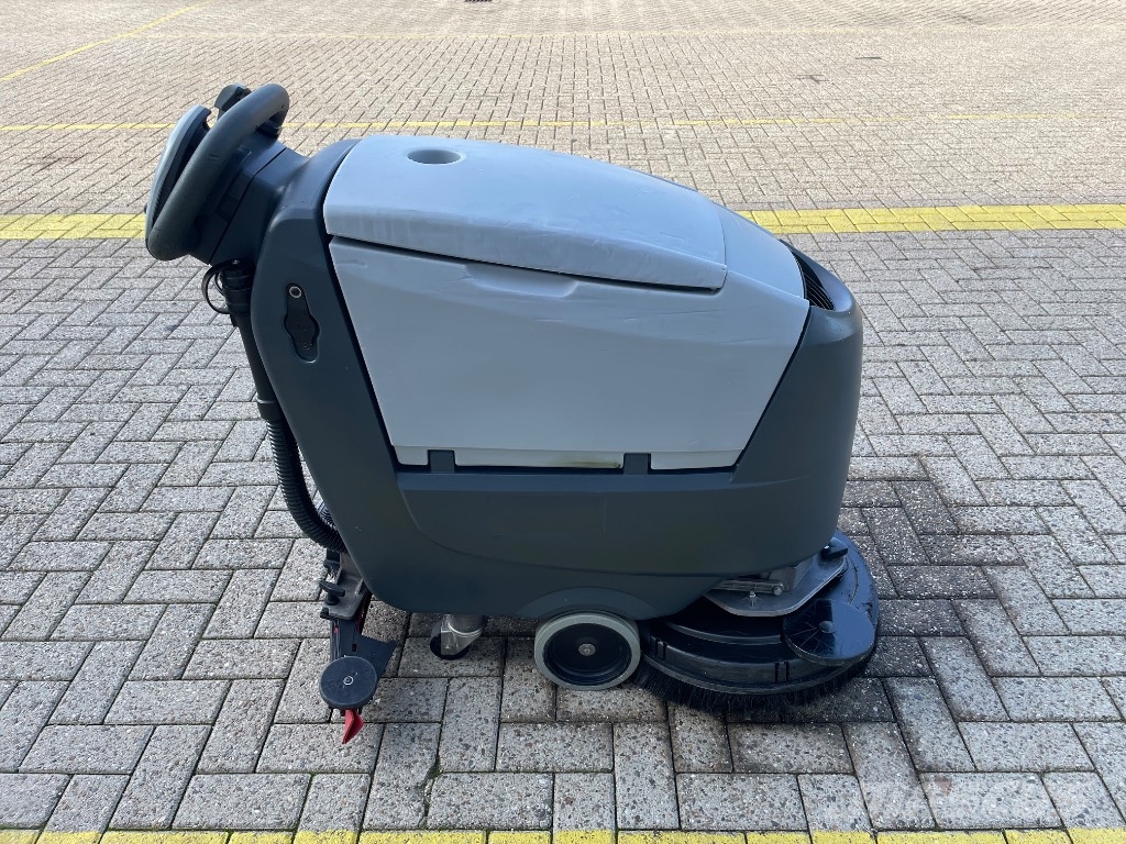 Nilfisk SC 500 كناسات
