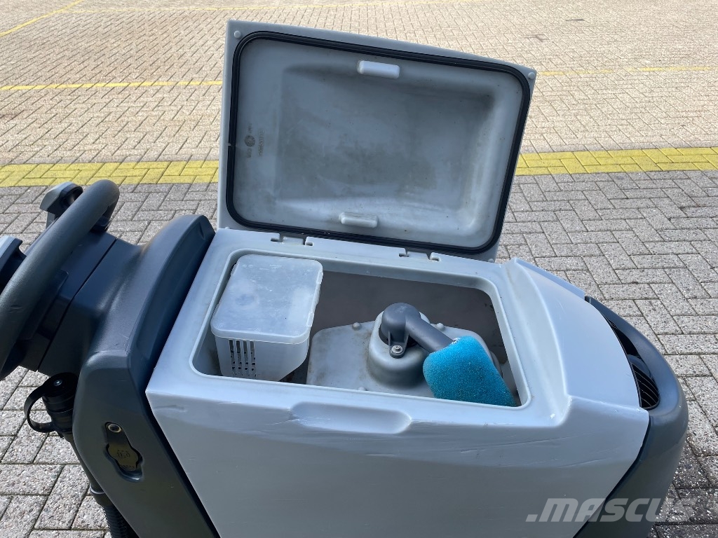 Nilfisk SC 500 كناسات