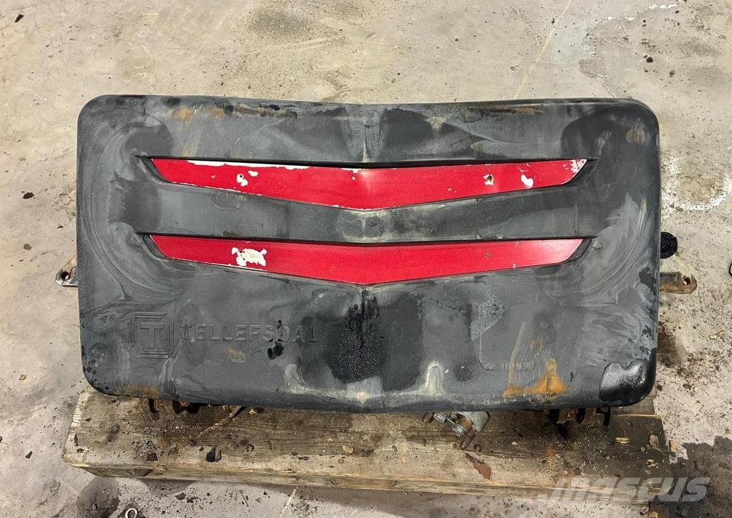 Attachment for mounting plows Snow groomers
