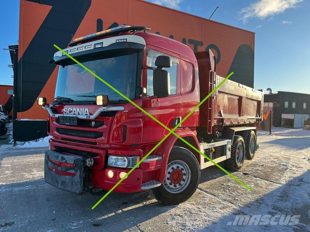 Attachment for mounting plows Snow groomers