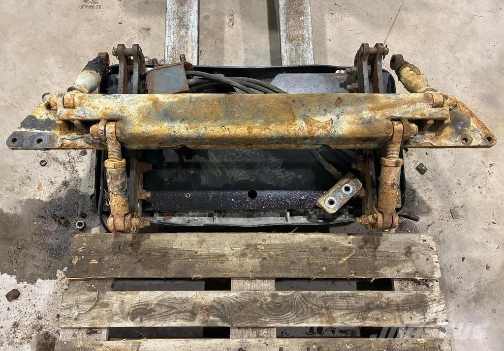 Attachment for mounting plows Snow groomers