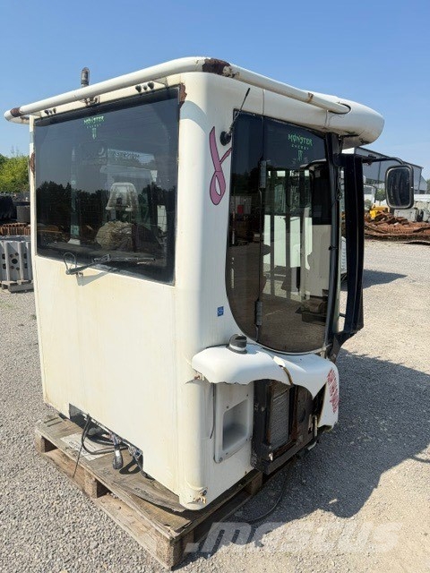 Liebherr L 550 USED CAB كابينة والداخلية