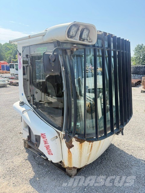 Liebherr L 550 USED CAB كابينة والداخلية