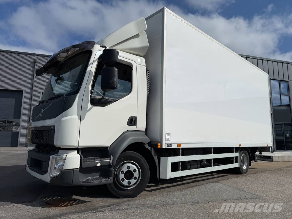 Volvo FL210 4x2 Closed Box Taillift Camiones con caja de remolque