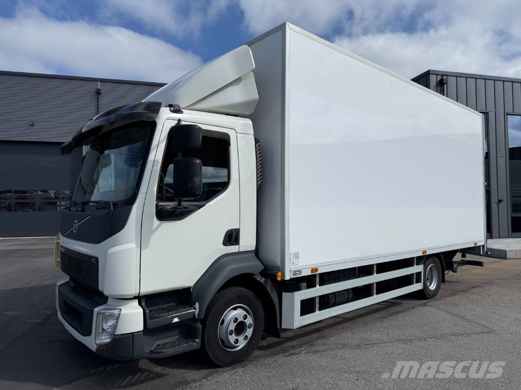 Volvo FL210 4x2 Closed Box Taillift Camiones con caja de remolque