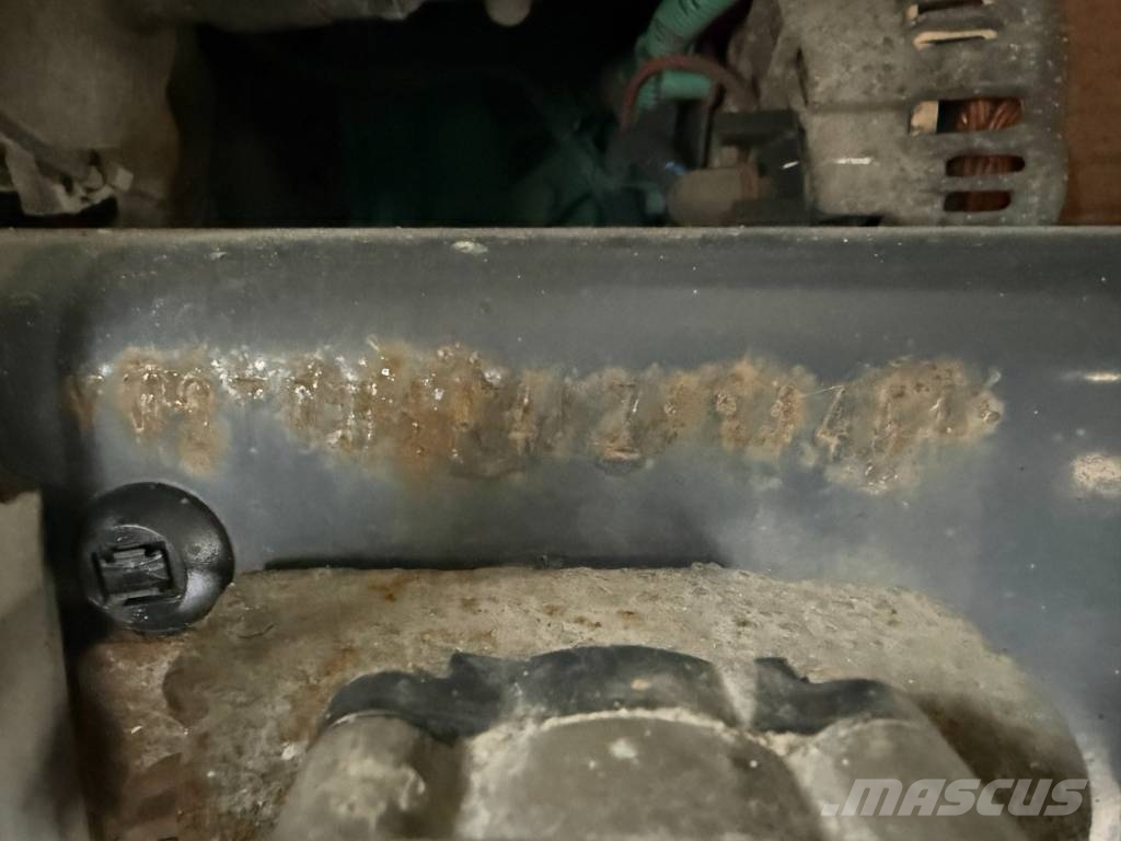 Volvo FL210 4x2 Closed Box Taillift Camiones con caja de remolque