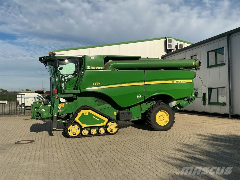 John Deere S685i Mähdrescher